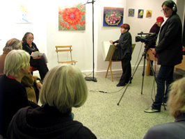 Heide Nönnig Maria Urban Schauspielerin Ausstellung Vernissage Studium Universität Angewandte Diplom Malerei Grafik Eduard Bäumer künstlerische Schrift Buchgestaltung Hertha Larisch freischaffende Künstlerin Techniken Acrlymalerei Radierung Welt Phantasieund Märchens Realität Zauberhafte magische Eigenschaften Fähigkeiten wurzelt Naturstudium Blütenmandalas Pflanzenbilder Radierungen Blättern Samen Bäumen R2 Philosophische Werkstatt Wien Atelier-Galerie Lindengasse 1070 Verein Artes Liberales Förderung Dialoges zwischen Philosophie Kunst Wirtschaft Lesung