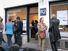 R2 - Philosophische Werkstatt Wien & Atelier-Galerie
Lindengasse 61-63/R2, 1070 Wien
Verein Artes Liberales - zur Förderung des Dialoges zwischen Philosophie, Kunst und Wirtschaft