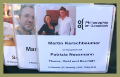 Gewinnspiel WEIHNACHTSMARKT Kunsthandwerk 2011 Adventmarkt Christkindlmarkt Gewinnspiel KünstlerInnen Porzellan Keramik Diamonds Jewels Schmuck im Rahmen Halsketten Edelsteinmanufaktur Teelichtsilhouette Hemdkrägen Patchwork Glasschmuck DVD Magnettafeln T-Shirts Metallskulpturen 